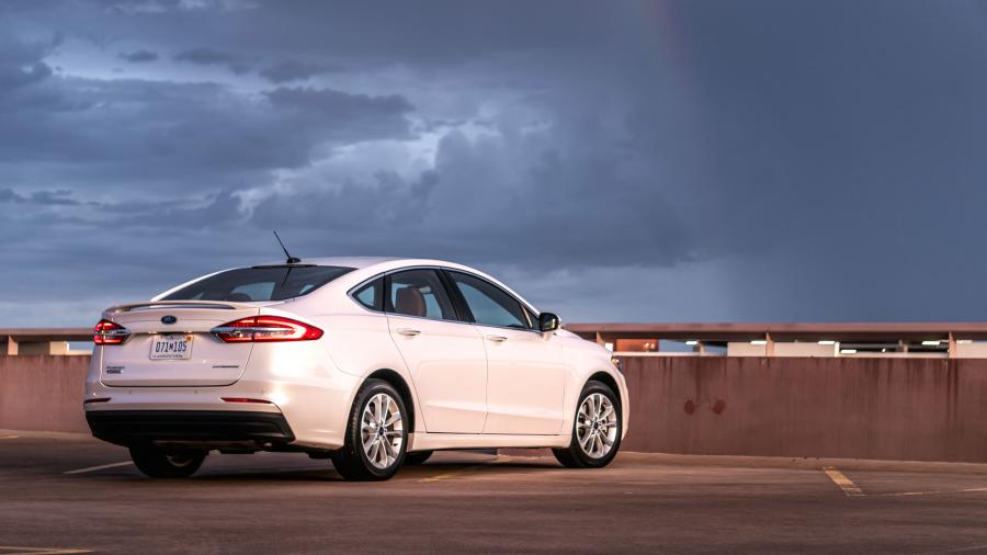  Ford Fusion Energi 2018 года  (фото 11 из 26)